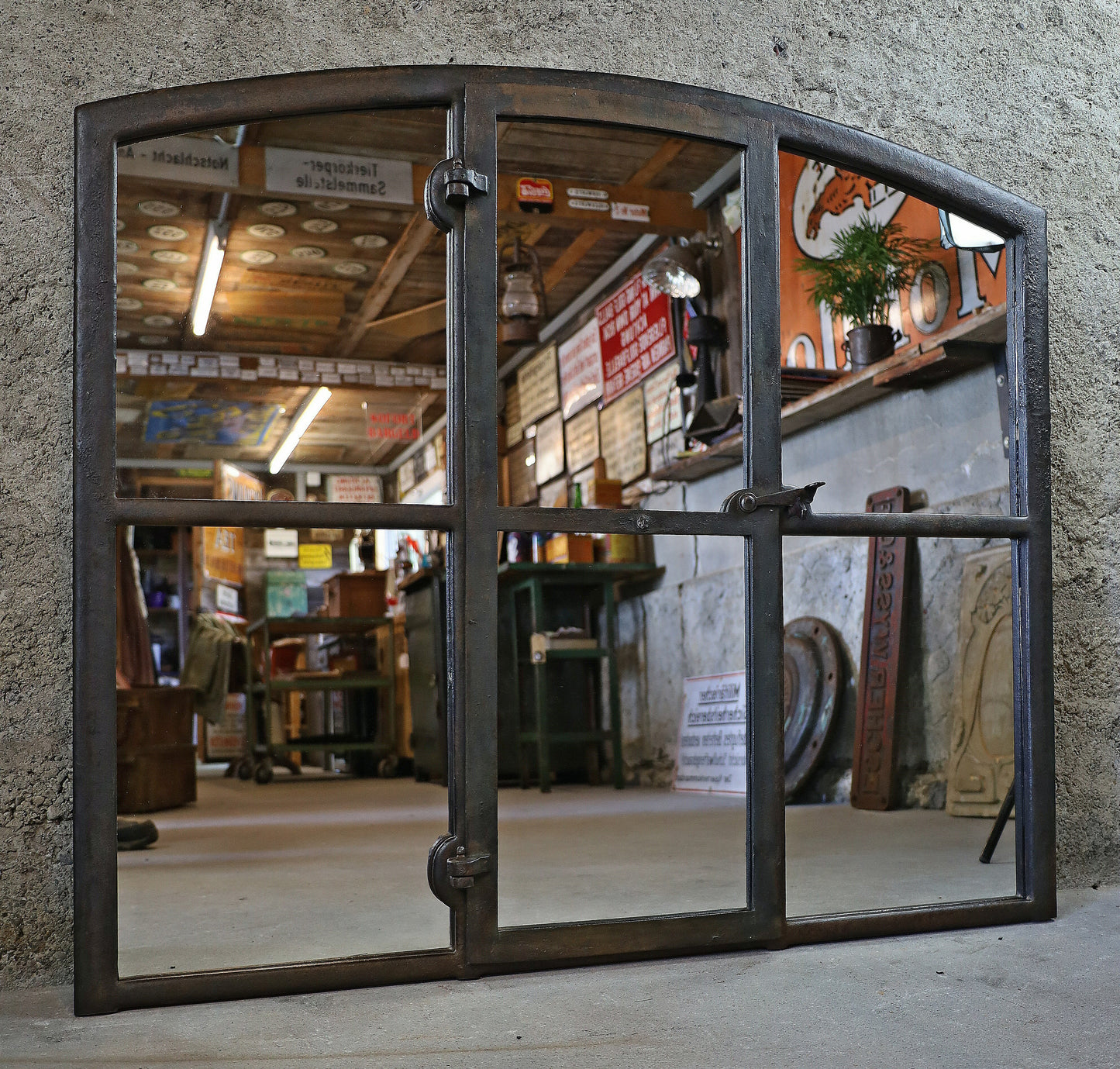 Gusseisenfenster, Segmentbogenfenster verspiegelt