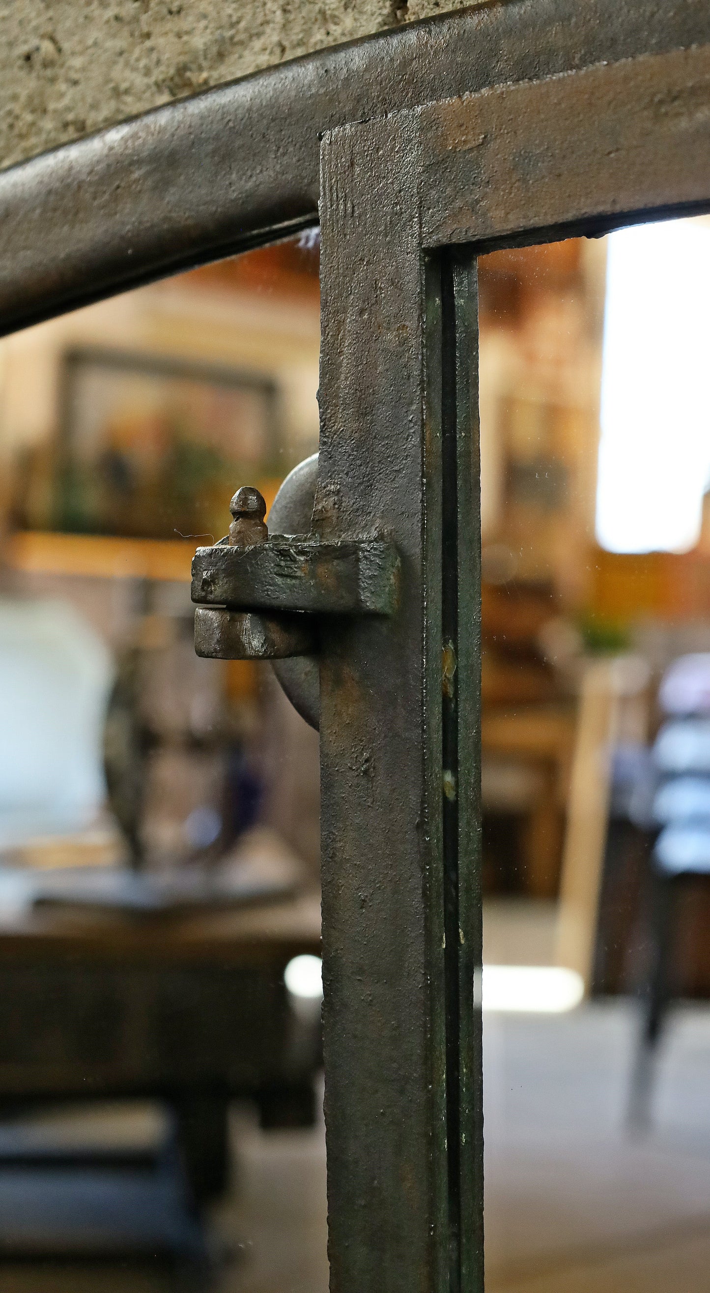 Gusseisenfenster, Segmentbogenfenster verspiegelt