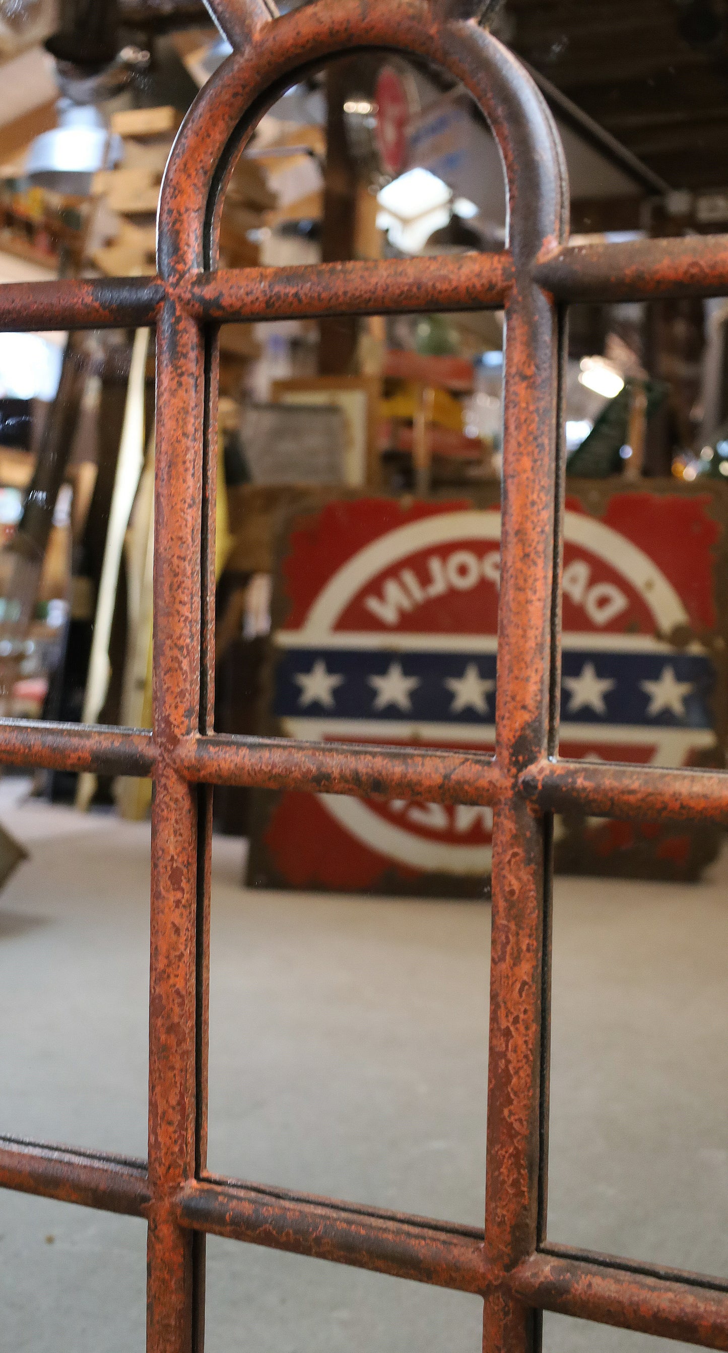 Gusseisenfenster, Segmentbogenfenster verspiegelt