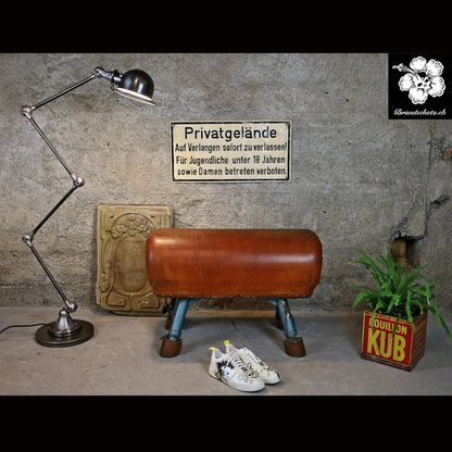 Schuhbank aus einem alten Turnbock / Sprungbock