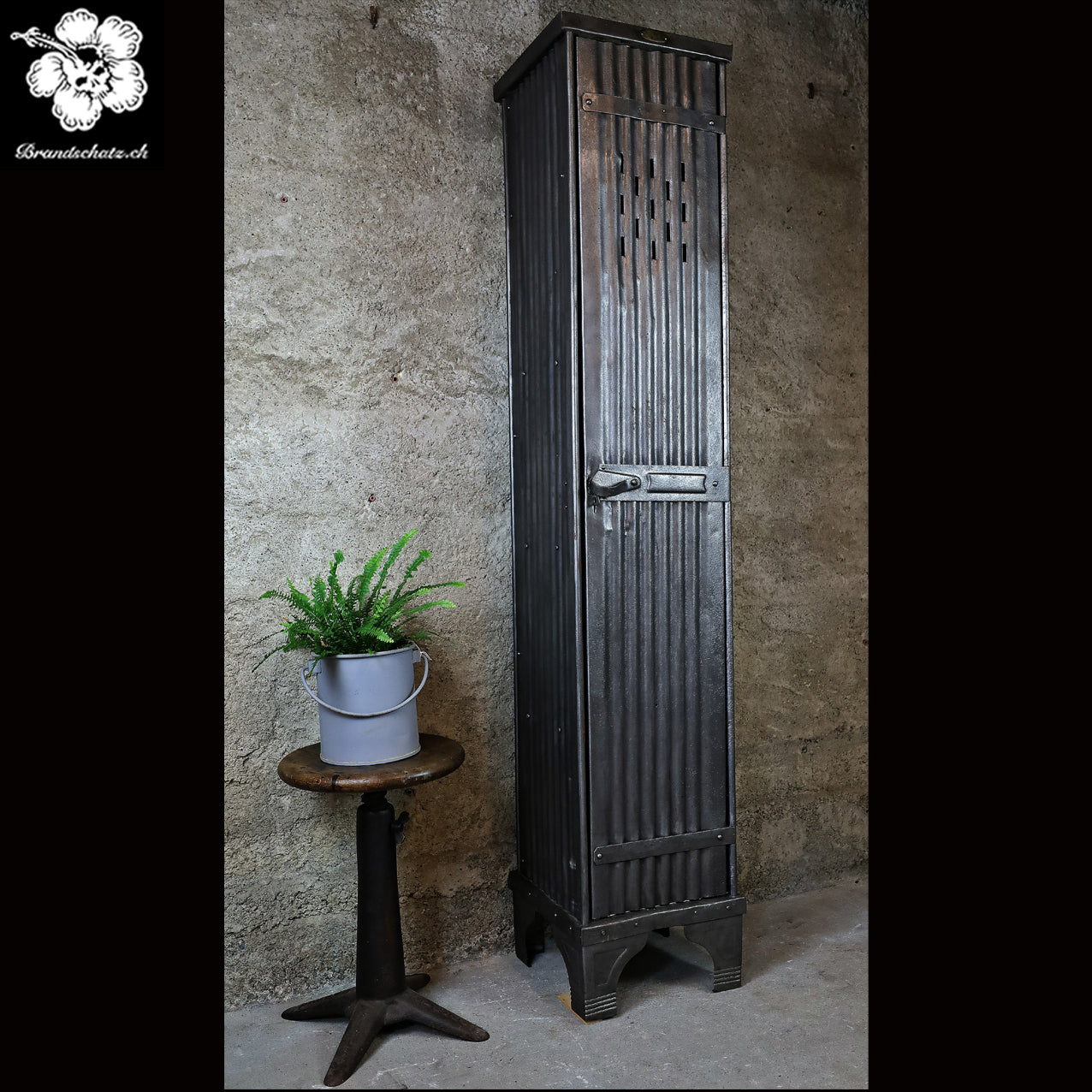 Strafor 1türiger Spind / Vestiaire Y