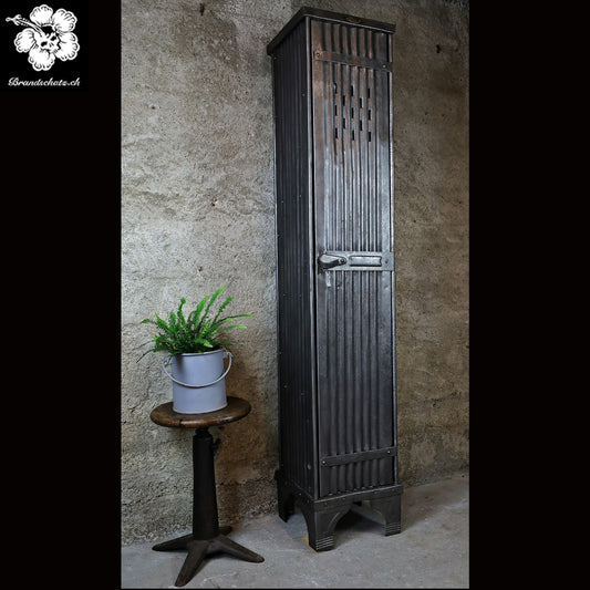 Strafor 1türiger Spind / Vestiaire Y