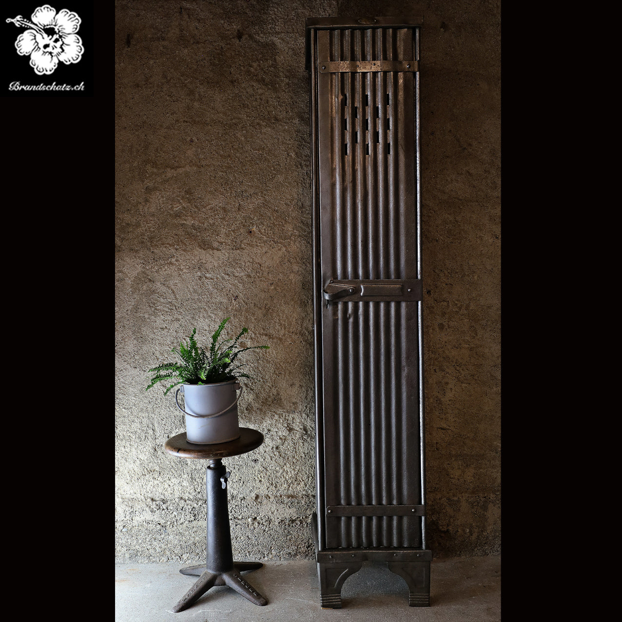 Strafor 1türiger Spind / Vestiaire Y