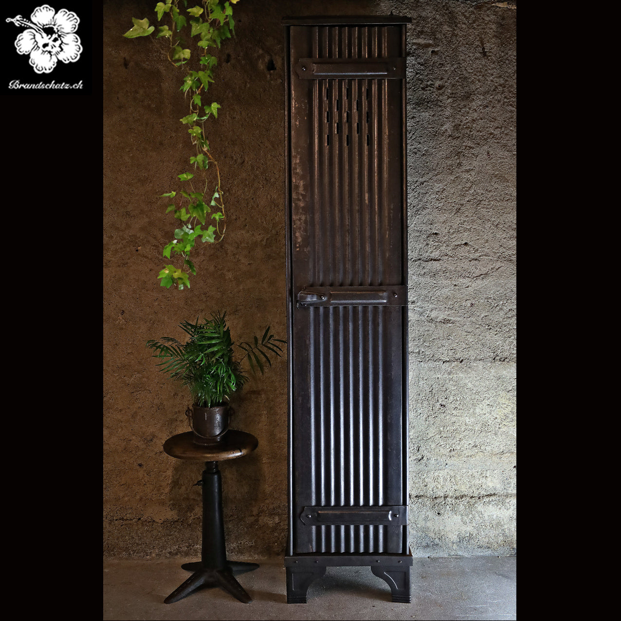 Strafor 1türiger Spind / Vestiaire X