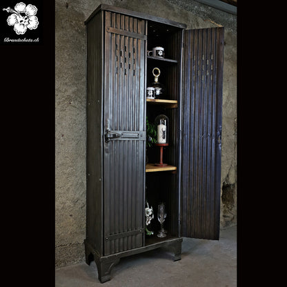 Strafor 2türiger Spind / Vestiaire