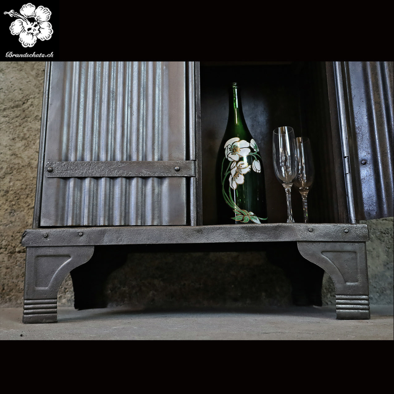 Strafor 2türiger Spind / Vestiaire