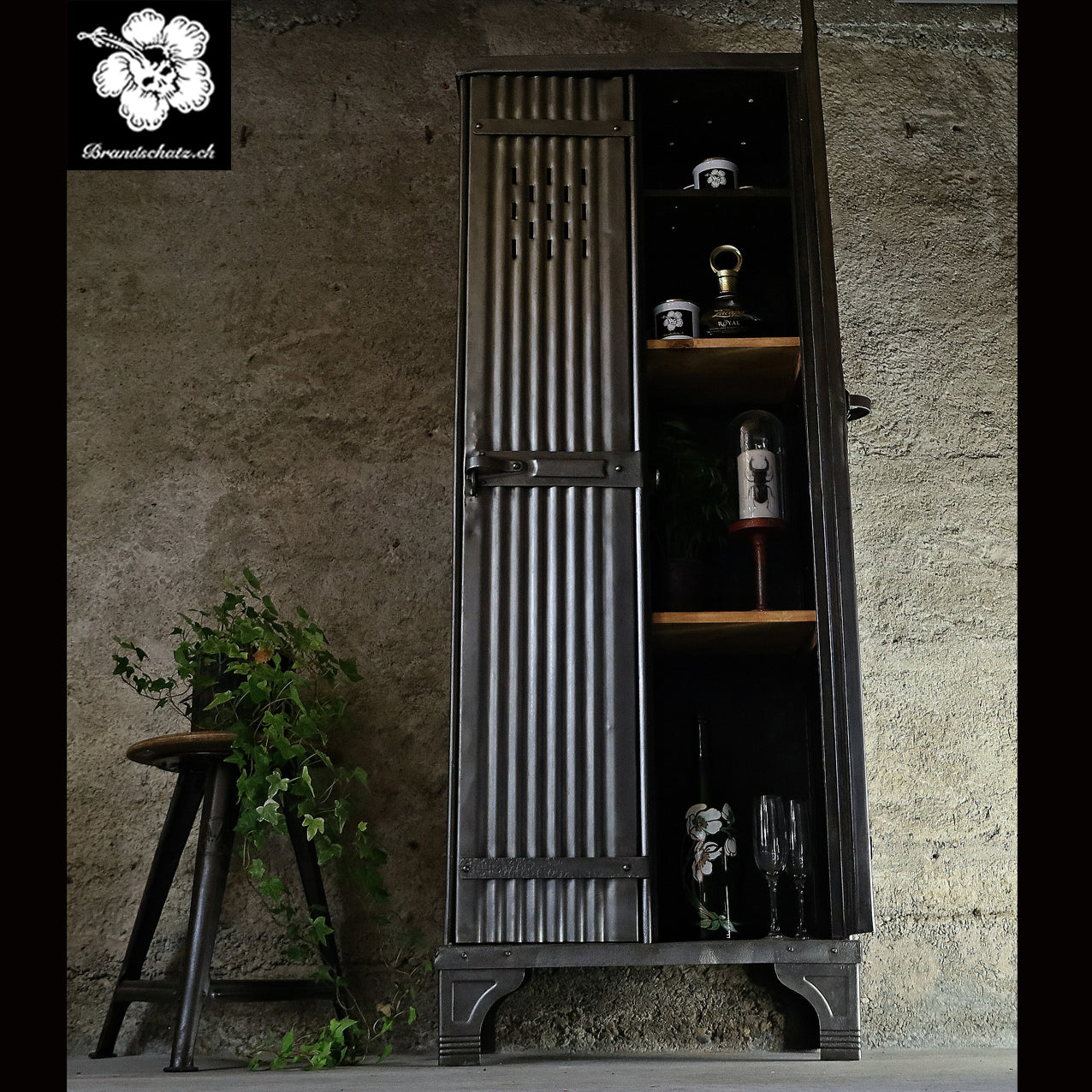 Strafor 2türiger Spind / Vestiaire