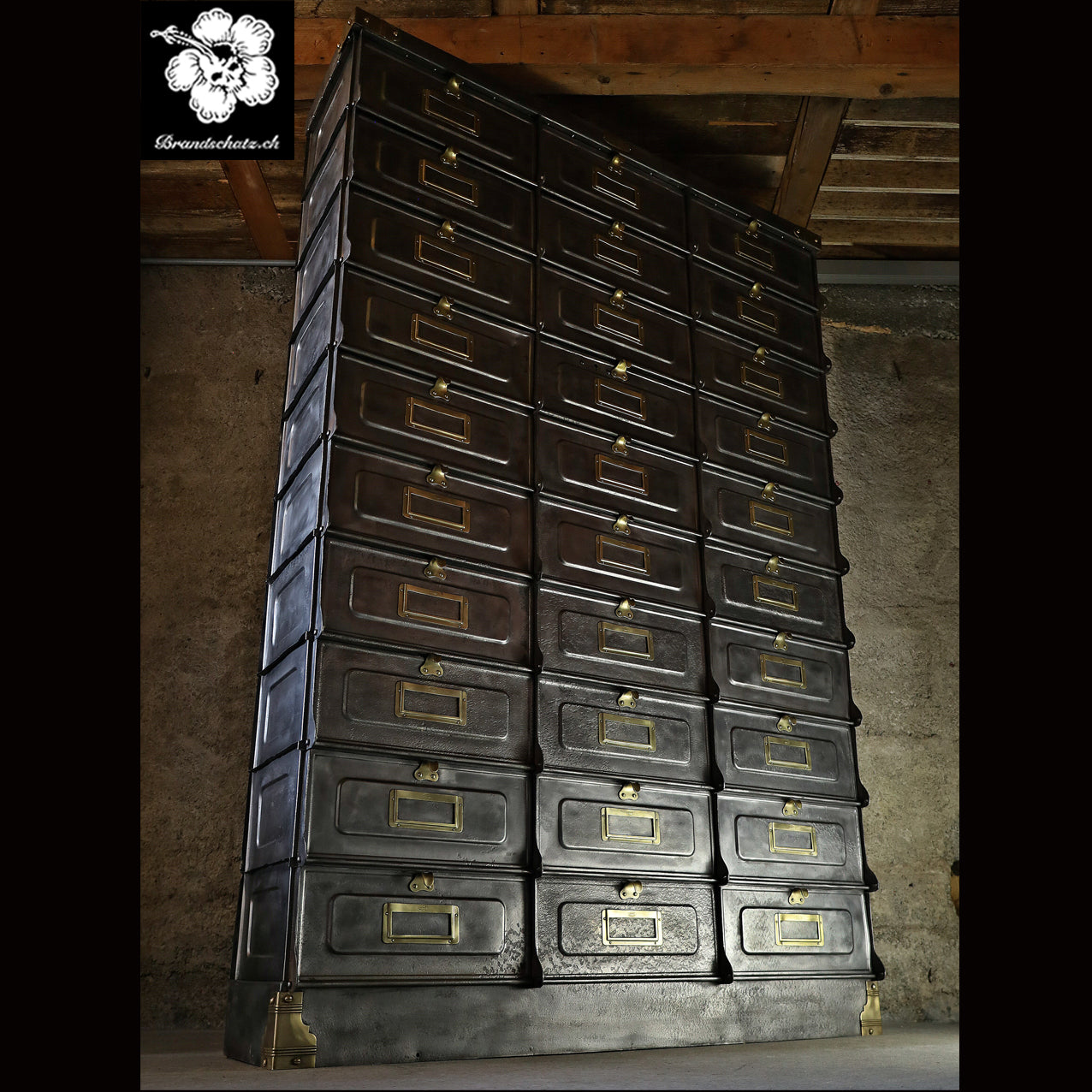 Strafor 30türiger Klappschrank / Aktenschrank