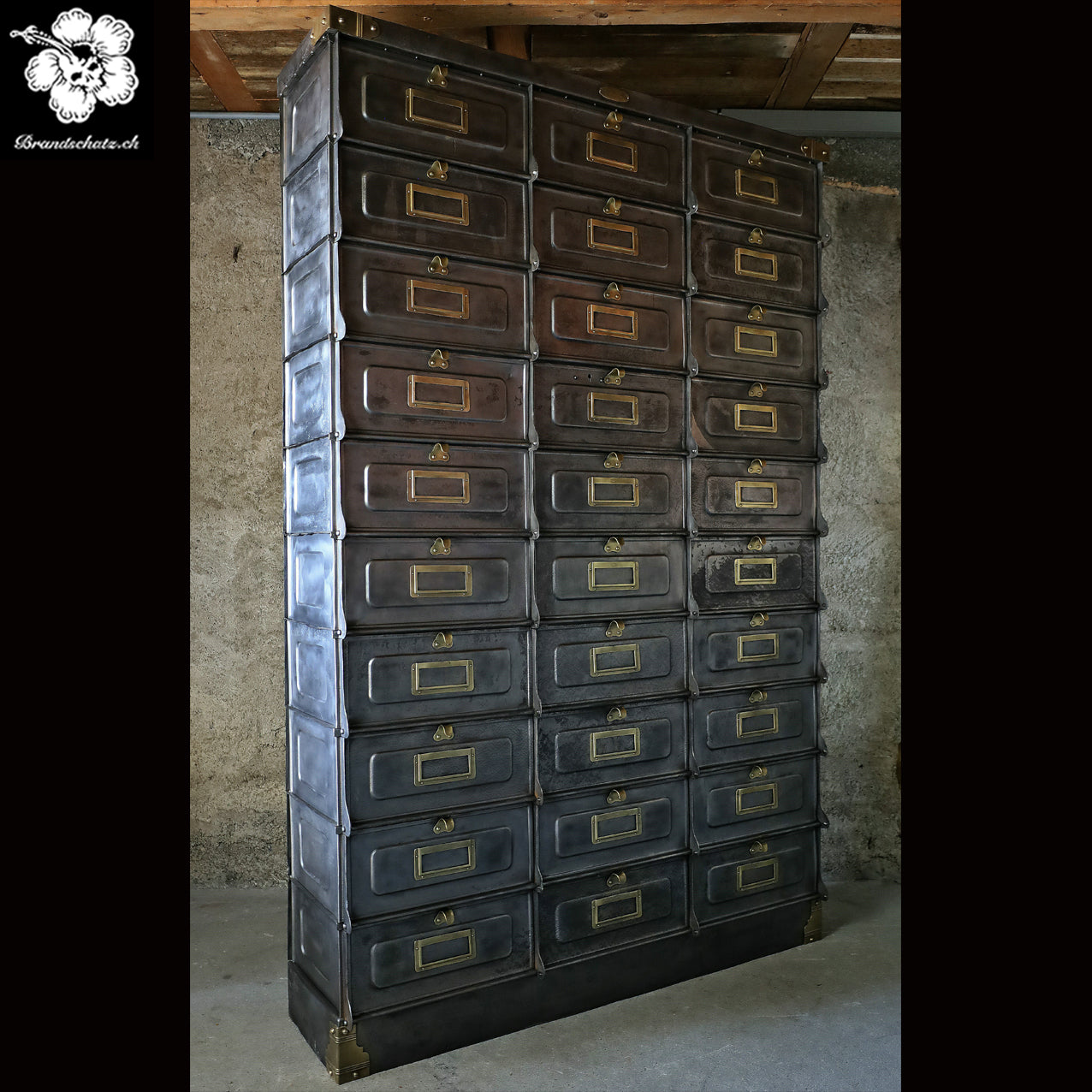 Strafor 30türiger Klappschrank / Aktenschrank