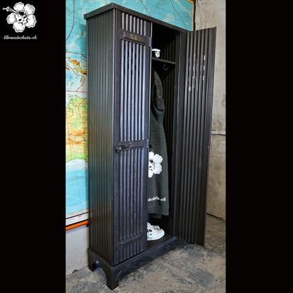 Strafor 3türiger Spind / Vestiaire