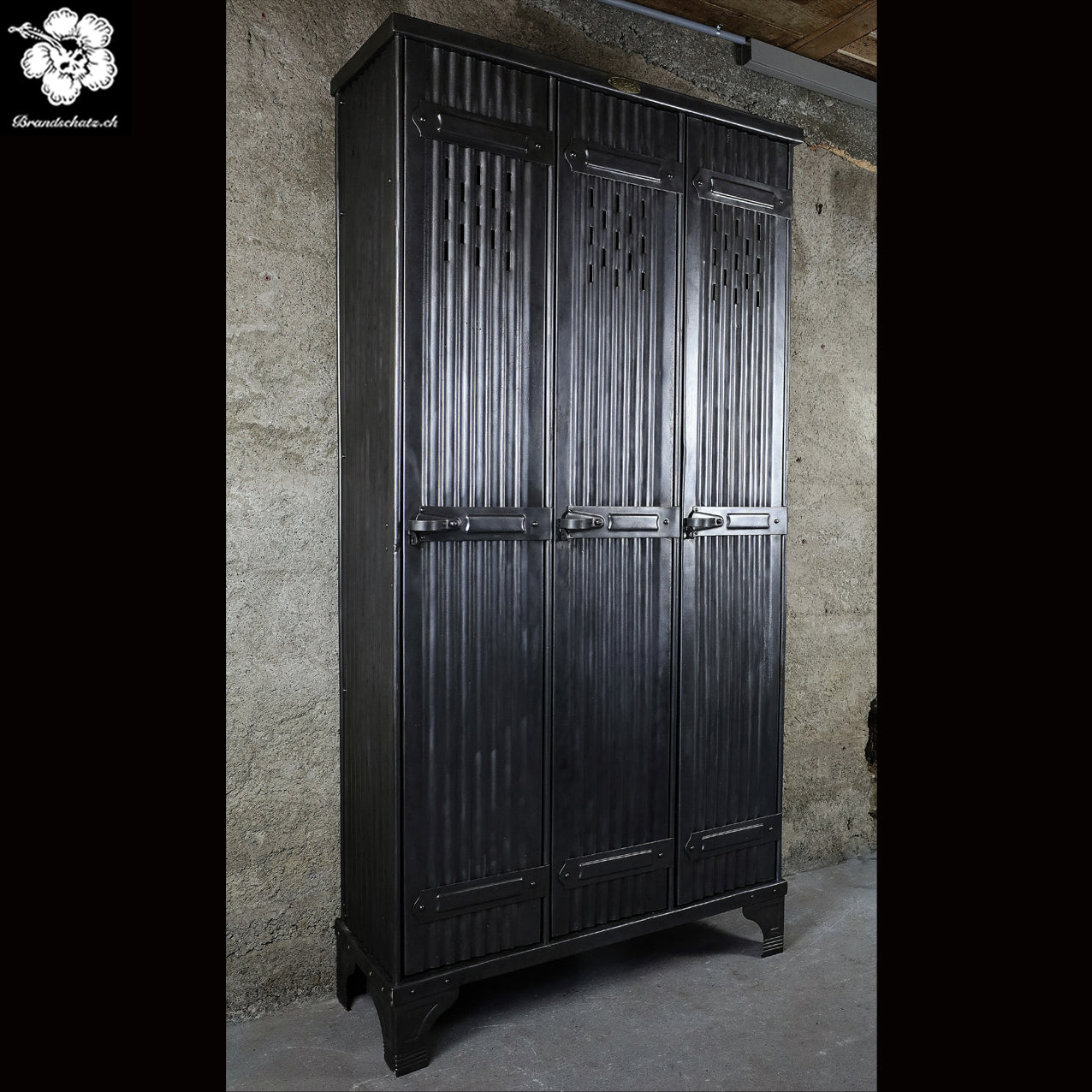 Strafor 3türiger Spind / Vestiaire T