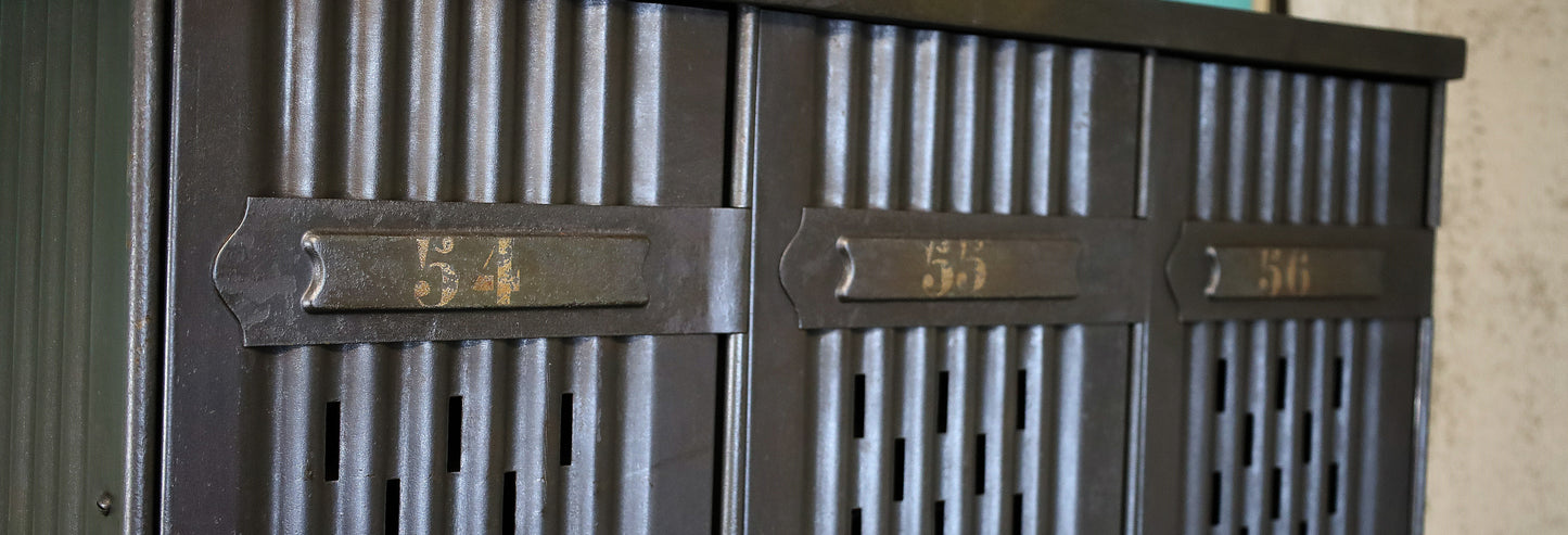 Strafor 3türiger Spind / Vestiaire