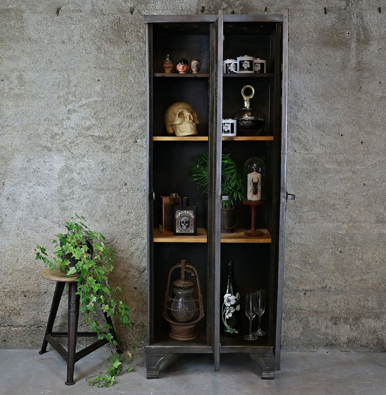 Strafor 2türiger Spind / Vestiaire