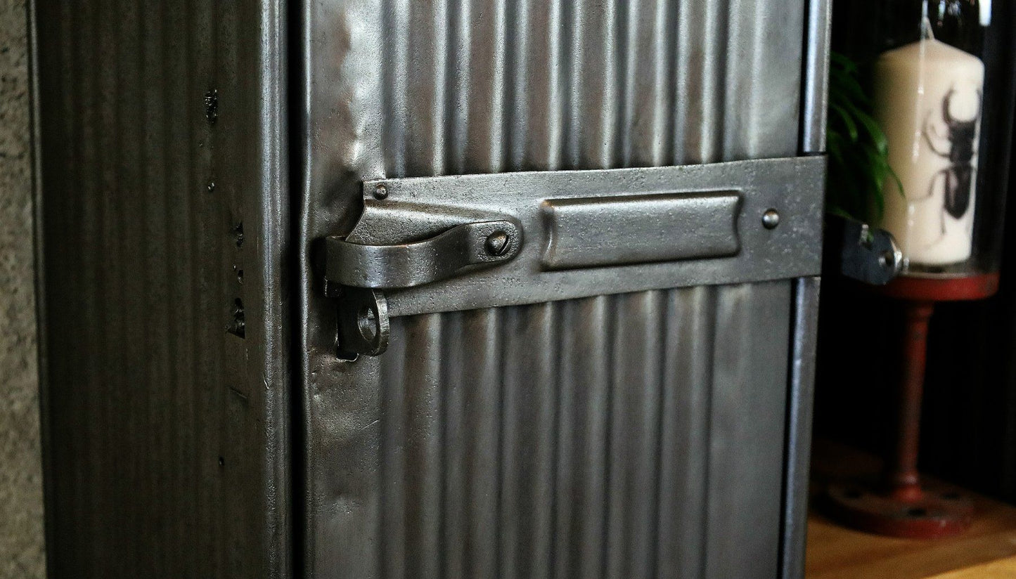 Strafor 2türiger Spind / Vestiaire