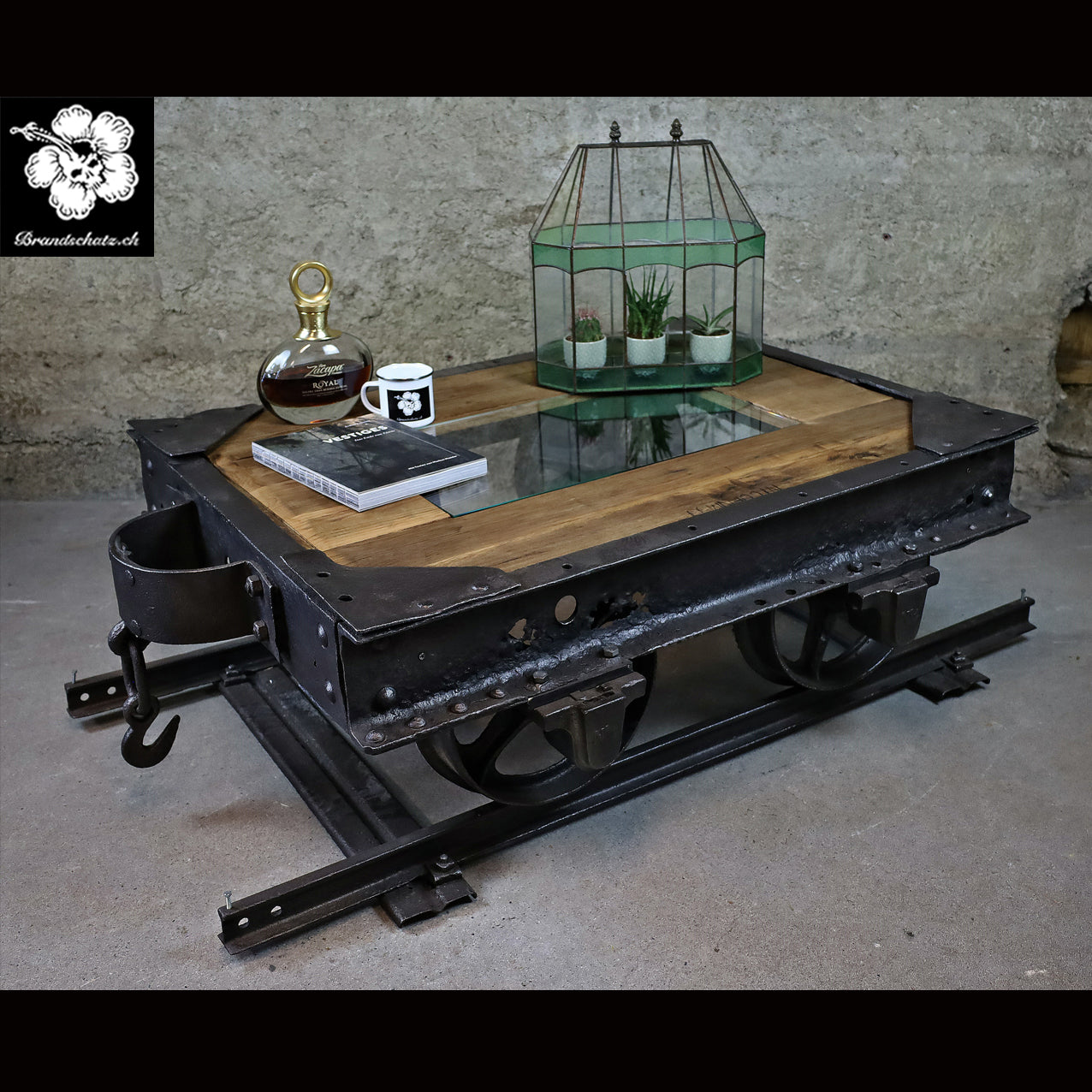 Couchtisch aus altem Minen Wagen / Lore, Minenlore A. Petolat Dijon