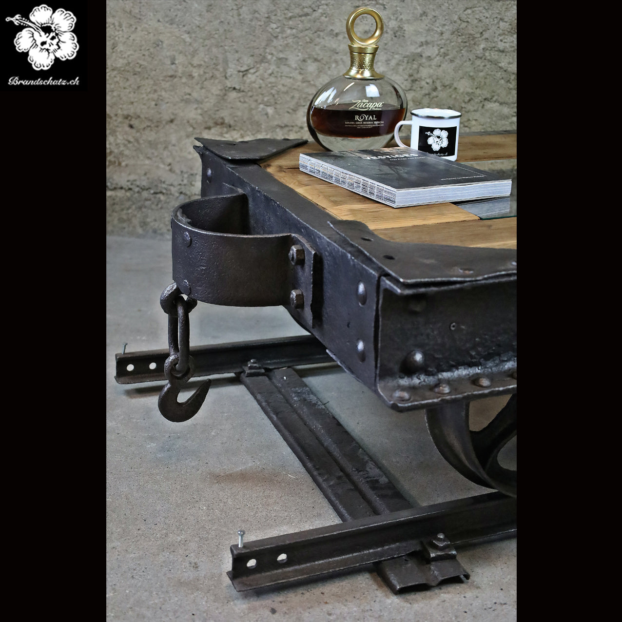 Couchtisch aus altem Minen Wagen / Lore, Minenlore A. Petolat Dijon