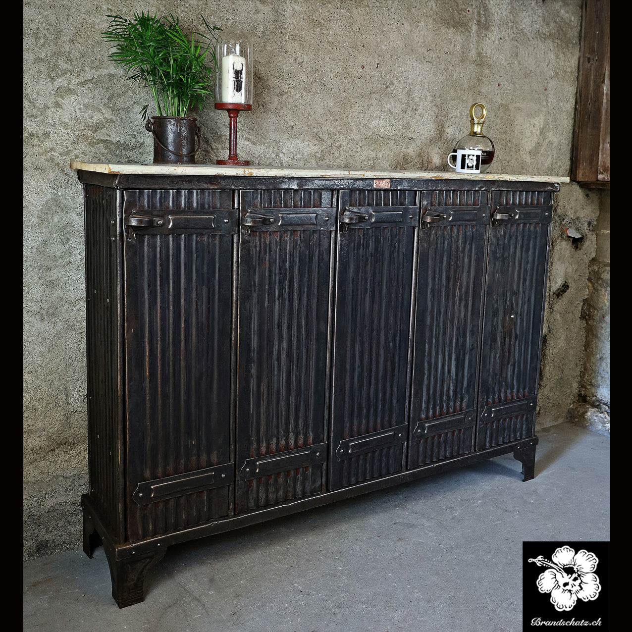 Strafor Kommode / Sideboard