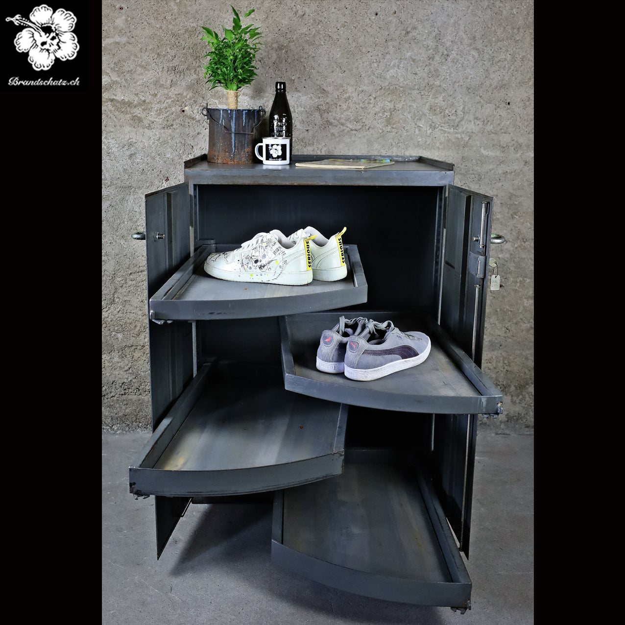 Vidmar Werkstattschrank, Werkzeugschrank, Schuhschrank "Swoosh"